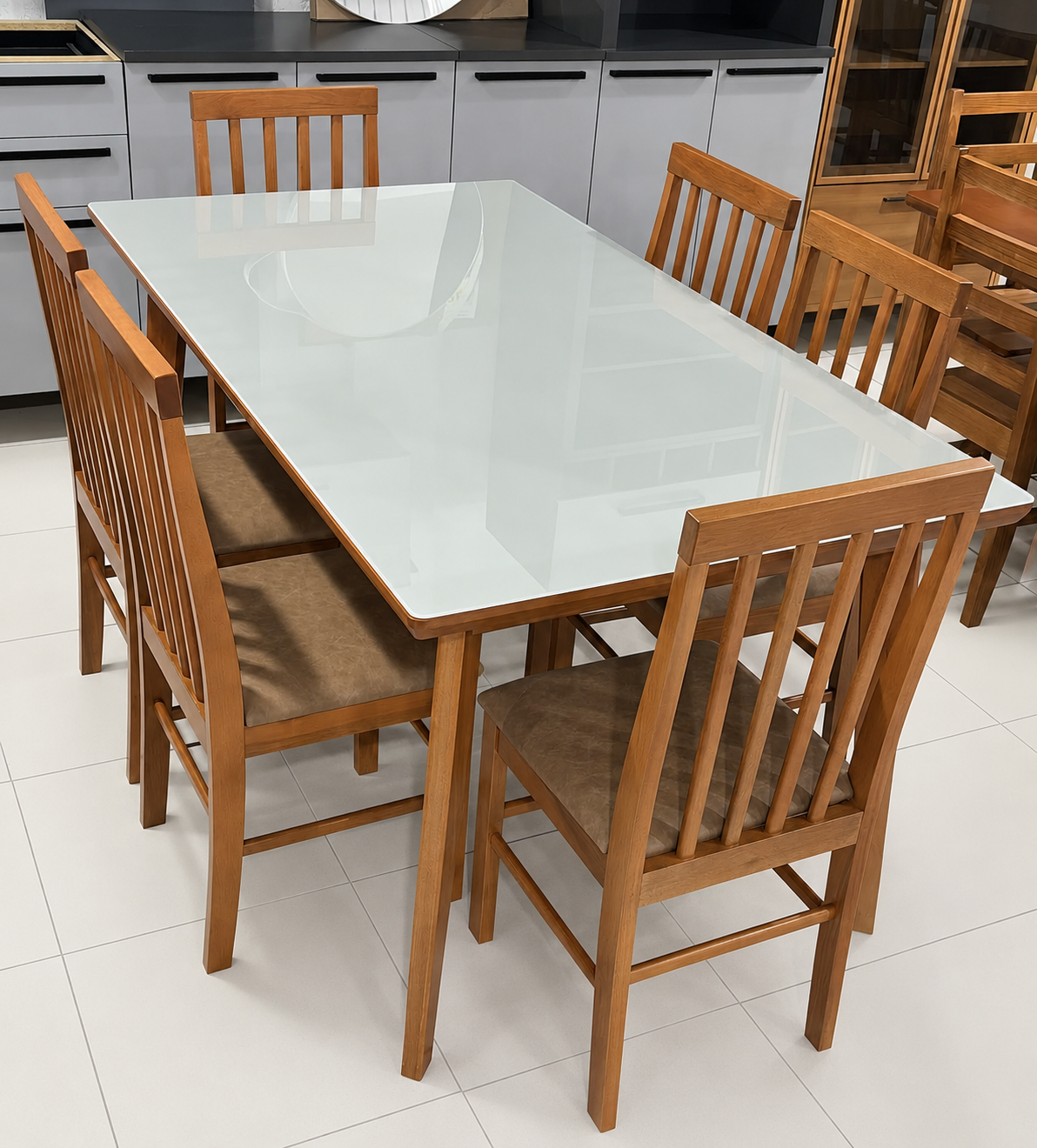 Conjunto de mesa e cadeiras